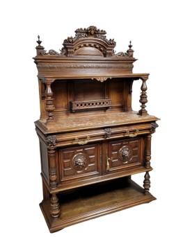 Le village de 58 brocanteurs -  buffet style Renaissance en noyer sculpté
