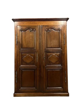 Le village de 58 brocanteurs -  Armoire de Valet style Louis XIV en bois massif
