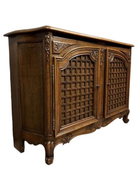Le village de 58 brocanteurs - buffet de boiserie galbé a double fond secret style Louis XV en chêne