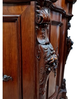 Le village de 58 brocanteurs - Buffet galbé toutes faces époque Napoleon III en acajou