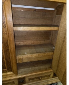Le village de 58 brocanteurs - Armoire Hollandaise a coussins de style Renaissance en bois massif
