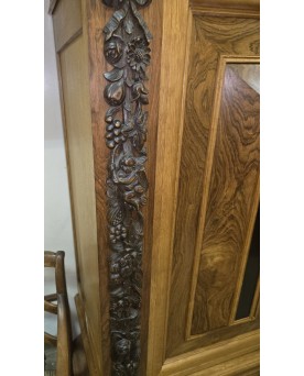 Le village de 58 brocanteurs - Armoire Hollandaise a coussins de style Renaissance en bois massif