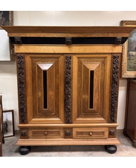 Le village de 58 brocanteurs - Armoire Hollandaise a coussins de style Renaissance en bois massif