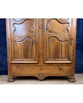 Le village de 58 brocanteurs - Armoire époque Transition Louis XV - Louis XVI En Noyer