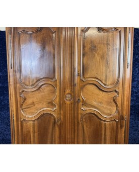 Le village de 58 brocanteurs - Armoire époque Transition Louis XV - Louis XVI En Noyer