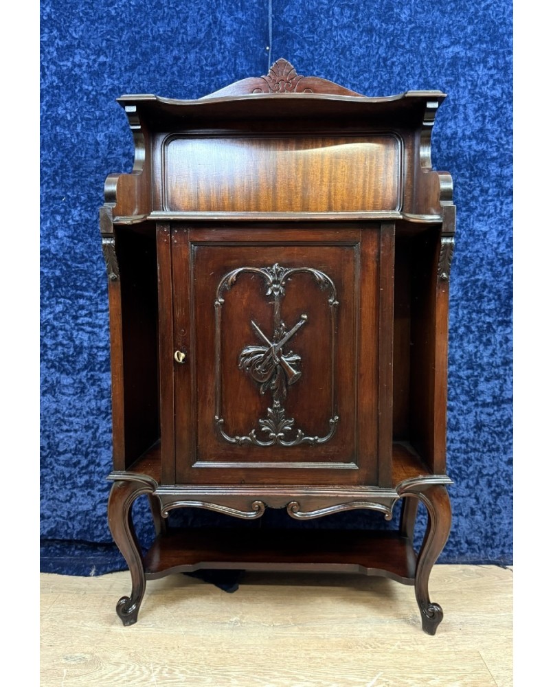 Le village de 58 brocanteurs - D'après Riesener : Secrétaire de style louis XVI en marqueterie