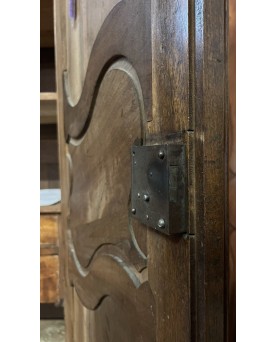 Le village de 58 brocanteurs -  Armoire époque Transition Louis XV - Louis XVI En Noyer