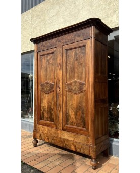 Le village de 58 brocanteurs -  Importante Armoire Bourguignonne époque Louis Philippe En Noyer