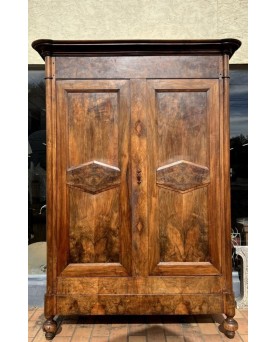 Le village de 58 brocanteurs -  Importante Armoire Bourguignonne époque Louis Philippe En Noyer