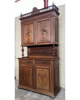 Le village de 58 brocanteurs -  Buffet Style Louis XVI En Noyer Sculpté