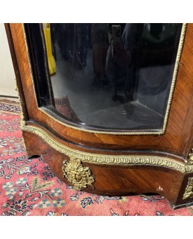 Le village de 58 brocanteurs - Encoignure galbée style Louis XIV en bois de rose et marquéterie