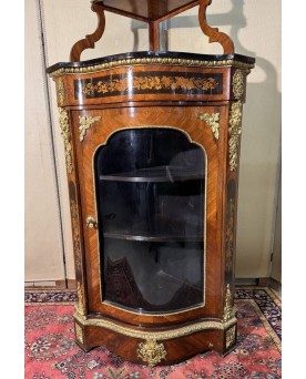 Le village de 58 brocanteurs - Encoignure galbée style Louis XIV en bois de rose et marquéterie