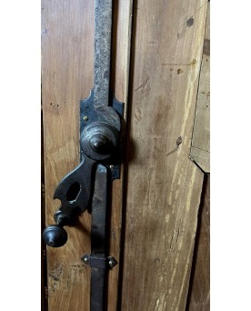 Le village de 58 brocanteurs -  Armoire Louis XV Provençale En Noyer Massif d'époque XVIII Siècle
