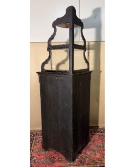 Le village de 58 brocanteurs - Encoignure galbée style Louis XIV en bois de rose et marquéterie
