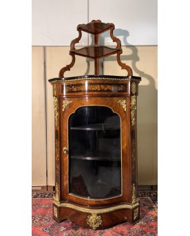 Le village de 58 brocanteurs - Encoignure galbée style Louis XIV en bois de rose et marquéterie
