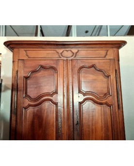 Le village de 58 brocanteurs -  Armoire Bourguignonne époque Louis XIII En Noyer Massif
