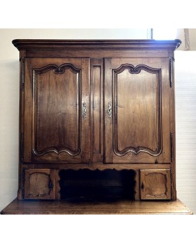 Le village de 58 brocanteurs -  Buffet époque Louis XV En Noyer Massif