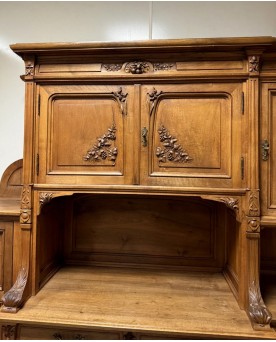 Le village de 58 brocanteurs - D'après Gauthier Poinsignon Buffet époque Art Nouveau Ecole de Nancy en noyer