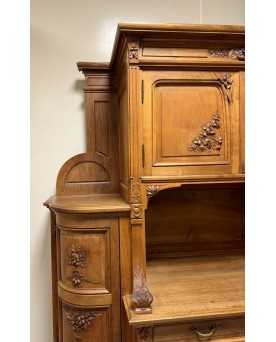 Le village de 58 brocanteurs - D'après Gauthier Poinsignon Buffet époque Art Nouveau Ecole de Nancy en noyer