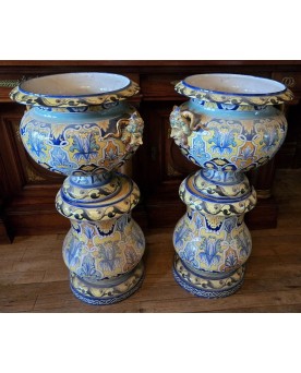 Le village de 58 brocanteurs -  Nevers Montagnon : paire de colonnes avec leurs vasques décors a l'antique