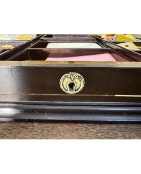 Le village de 58 brocanteurs -  Coffret en ébène et acajou avec incrustations de matiére noble époque Napoléon III