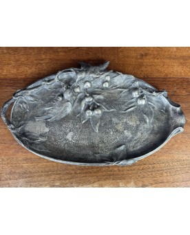 Le village de 58 brocanteurs -  Important Vide Poche Aux Oiseaux Et Aux Cerises En Bronze Argenté époque Art Nouveau