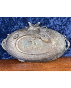 Le village de 58 brocanteurs -  Important Vide Poche Aux Oiseaux Et Aux Cerises En Bronze Argenté époque Art Nouveau