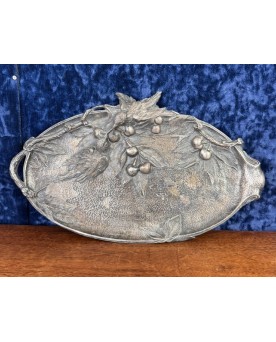 Le village de 58 brocanteurs -  Important Vide Poche Aux Oiseaux Et Aux Cerises En Bronze Argenté époque Art Nouveau