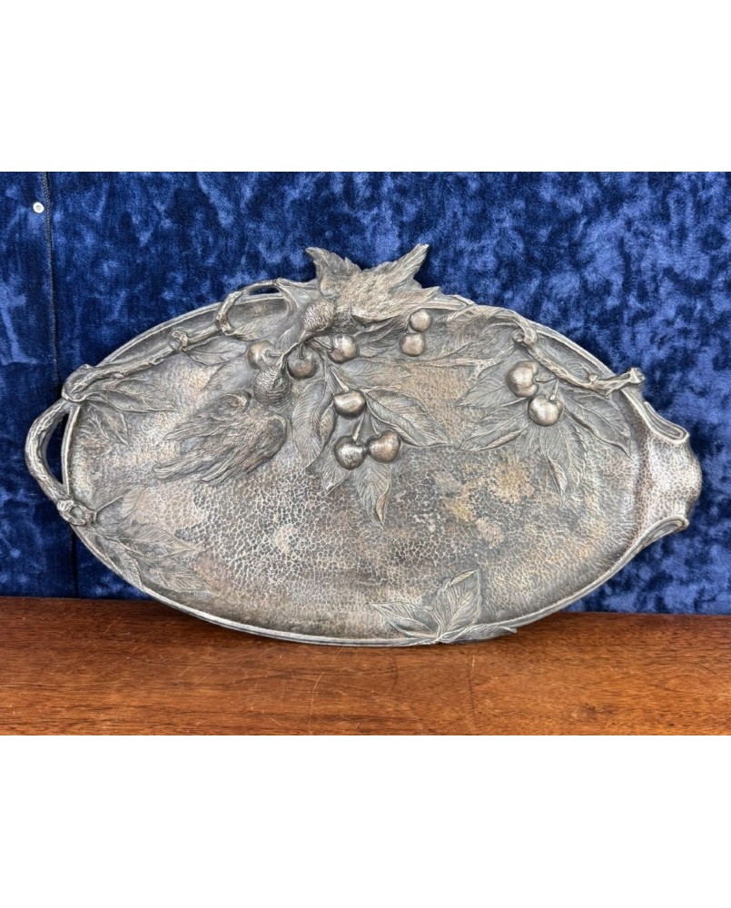 Le village de 58 brocanteurs -  Important Vide Poche Aux Oiseaux Et Aux Cerises En Bronze Argenté époque Art Nouveau