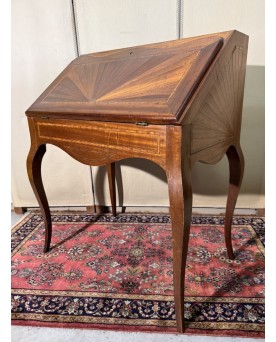 Le village de 58 brocanteurs - Bureau de pente style Louis XV en marquéterie