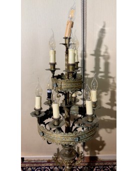 Le village de 58 brocanteurs - Grand chandelier d'église de style néo gothique en bronze et laiton doré