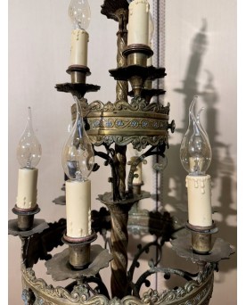 Le village de 58 brocanteurs - Grand chandelier d'église de style néo gothique en bronze et laiton doré