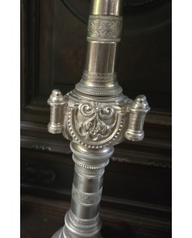Le village de 58 brocanteurs - grande paire de piques ciérges en bronze argenté époque XIXeme