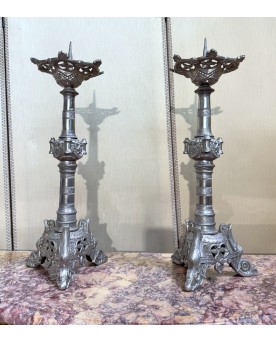 Le village de 58 brocanteurs - grande paire de piques ciérges en bronze argenté époque XIXeme