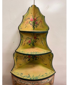 Le village de 58 brocanteurs - Encoignure galbée style Louis XV Venitienne en bois laqué