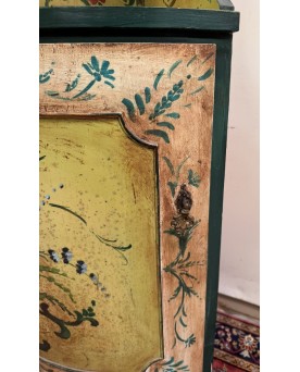 Le village de 58 brocanteurs - Encoignure galbée style Louis XV Venitienne en bois laqué