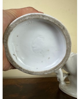 Le village de 58 brocanteurs -Vieux Paris : Trois Vases d'Autel En Porcelaine