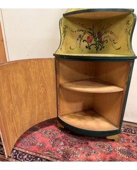 Le village de 58 brocanteurs - Encoignure galbée style Louis XV Venitienne en bois laqué