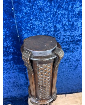 Le village de 58 brocanteurs - Piédestal / Départ D’escalier : Colonne époque 18eme Avec Une Vis Sans Fin A L’intérieur