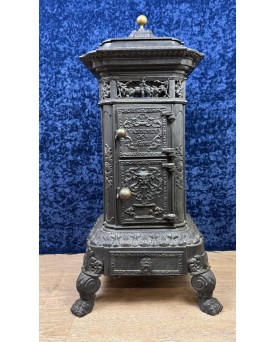 Le village de 58 brocanteurs - Poêle En Fonte Modèle Pagode De Chez Varigney En Haute Saône