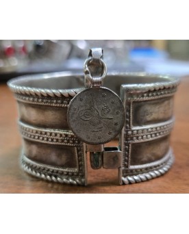 Le village de 58 brocanteurs -Bracelet bèrbére en argent