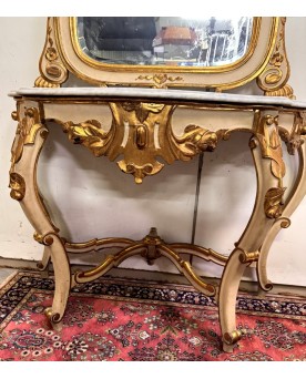 Le village de 58 brocanteurs - Importante console galbée + miroir style Louis XV en bois doré et laqué
