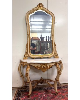 Le village de 58 brocanteurs - Importante console galbée + miroir style Louis XV en bois doré et laqué