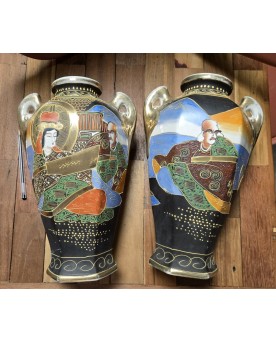 Le village de 58 brocanteurs -Japon fin XIXeme : paire de vases en faience de Satsuma