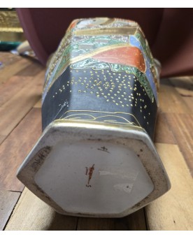 Le village de 58 brocanteurs -Japon fin XIXeme : paire de vases en faience de Satsuma