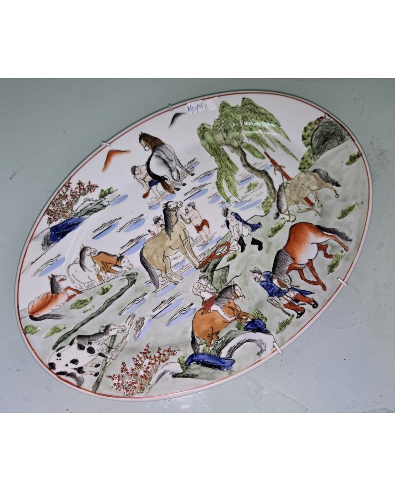 Le village de 58 brocanteurs -Luneville C. Boutet : grand plat en faience décors Chinois
