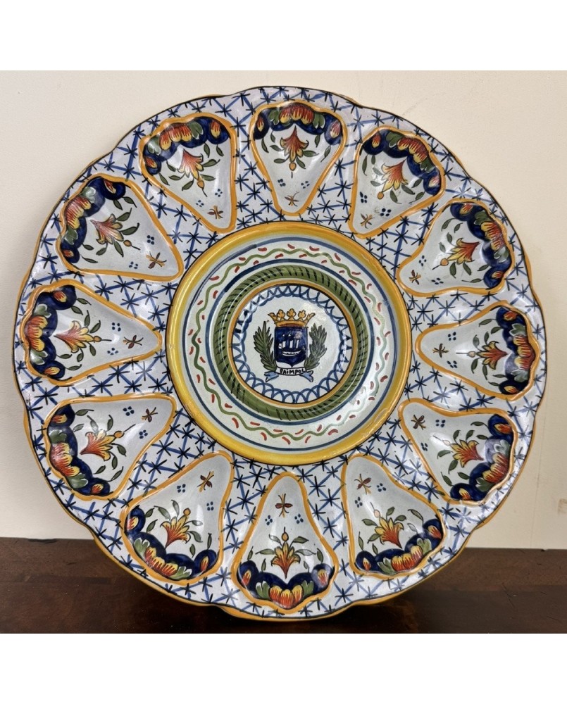 Le village de 58 brocanteurs -Desvres Par Henri Delcourt : Grand Plat A Huitres