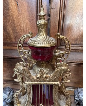 Le village de 58 brocanteurs - Imperial : Pendule et deux candélabres style Louis XV - Baroque en bronze et marbre rouge