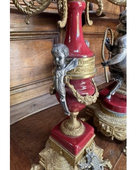 Le village de 58 brocanteurs - Imperial : Pendule et deux candélabres style Louis XV - Baroque en bronze et marbre rouge
