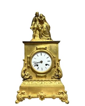 Le village de 58 brocanteurs Pendule borne en bronze doré d'époque Charles X vers 1820
